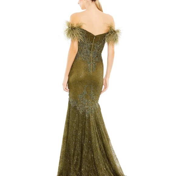 Mac Duggal 20246 NWT FEATHERED CRYSTAL EMBELLISHED SLEEVELESS GOWN - Picture 3 of 9